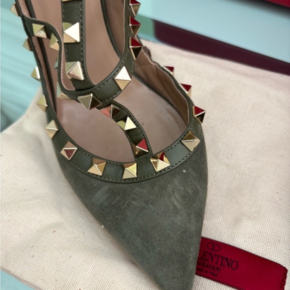 Authentic Valentino Garavani Olive RockStud Pumps - Picture 7 of 13